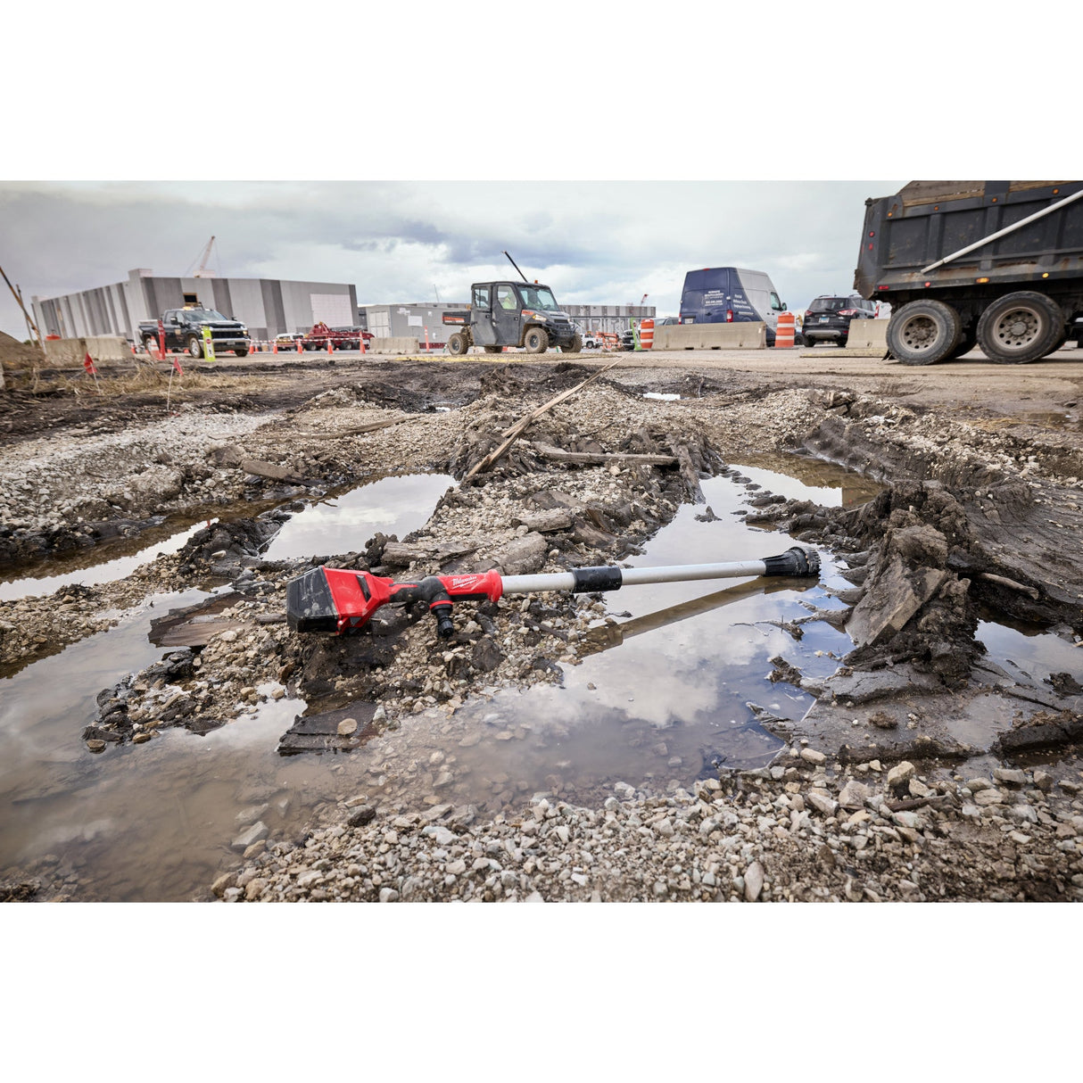 Milwaukee 2940 - 20 M18™ Brushless Stick Transfer Pump - Mississauga Hardware Centre Inc