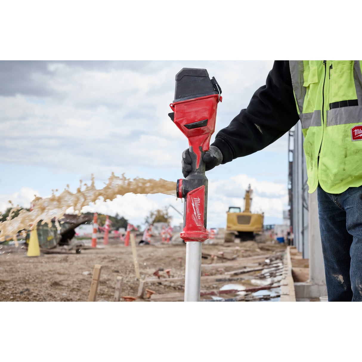 Milwaukee 2940 - 20 M18™ Brushless Stick Transfer Pump - Mississauga Hardware Centre Inc