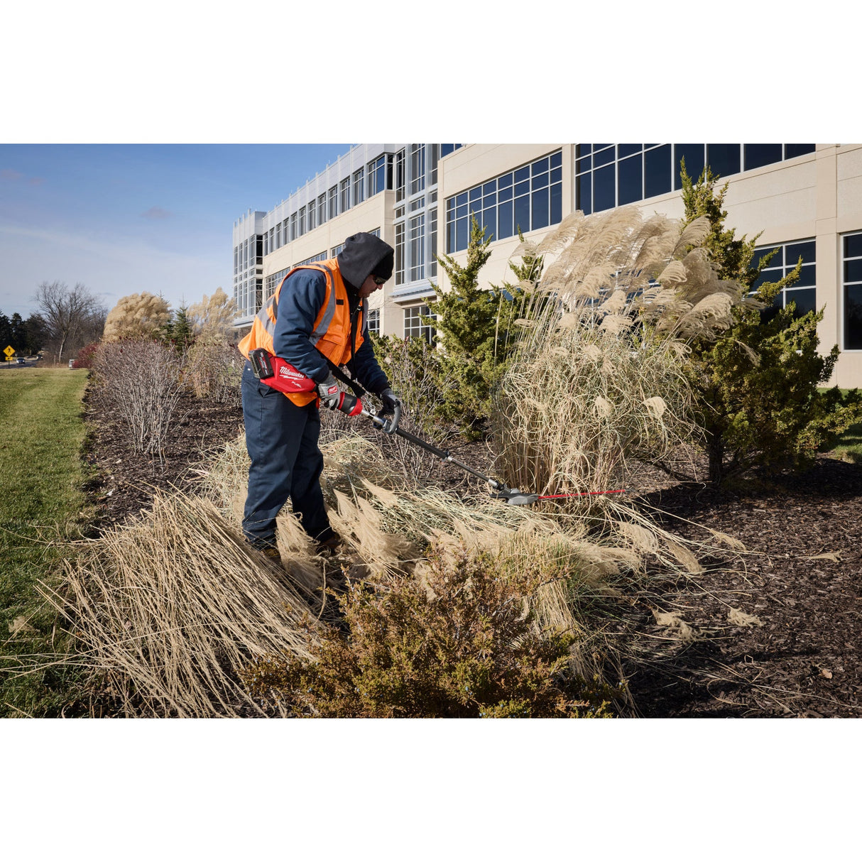 Milwaukee 3012 - 20 M18 FUEL™ Pole Articulating Hedge Trimmer - Mississauga Hardware Centre Inc