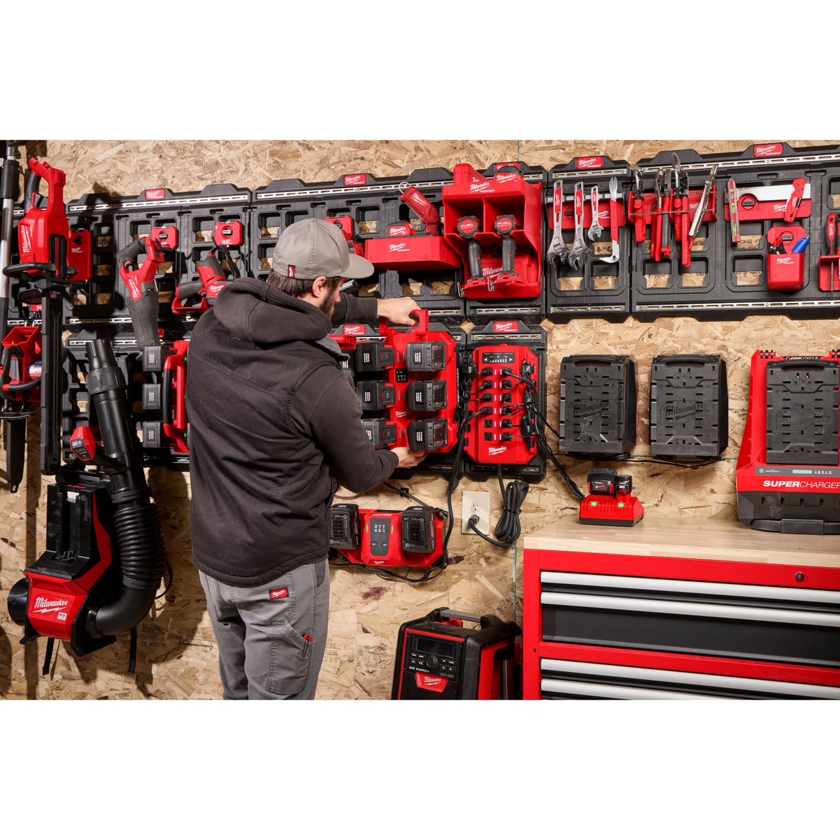 MILWAUKEE 3333 - 20A Power Manager – 20 Amp Circuit - Mississauga Hardware Centre Inc