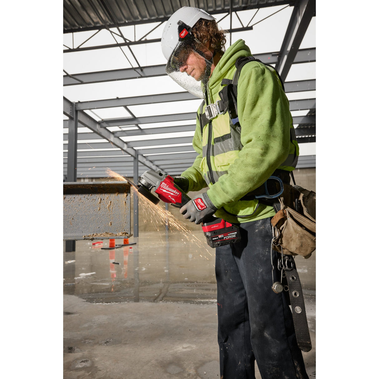 Milwaukee 3676 - 20 M18 FUEL™ 4 1/2" - 6" Dual Trigger Braking Grinder, Paddle Switch w/ ONE KEY™ - Mississauga Hardware Centre Inc