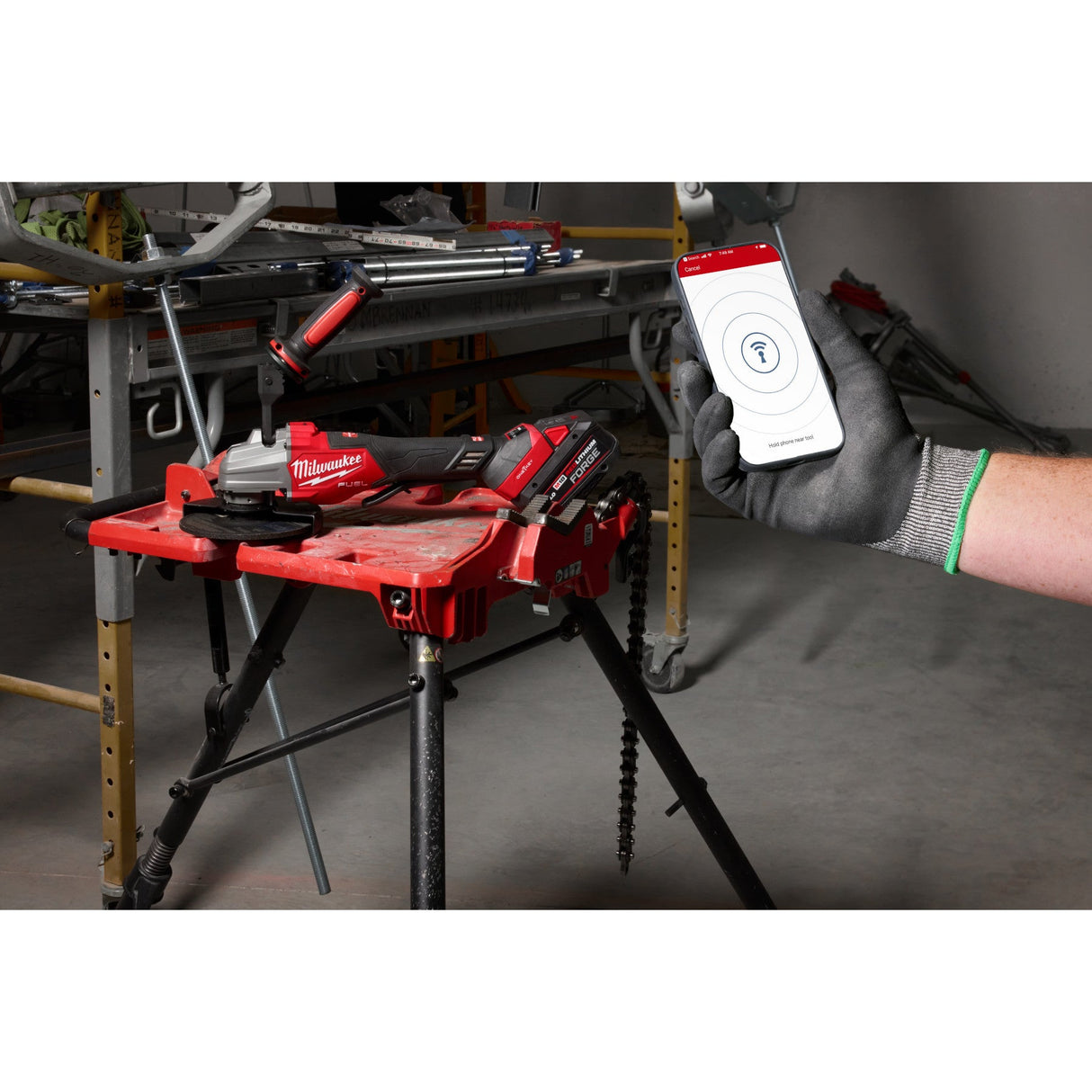 Milwaukee 3676 - 20 M18 FUEL™ 4 1/2" - 6" Dual Trigger Braking Grinder, Paddle Switch w/ ONE KEY™ - Mississauga Hardware Centre Inc