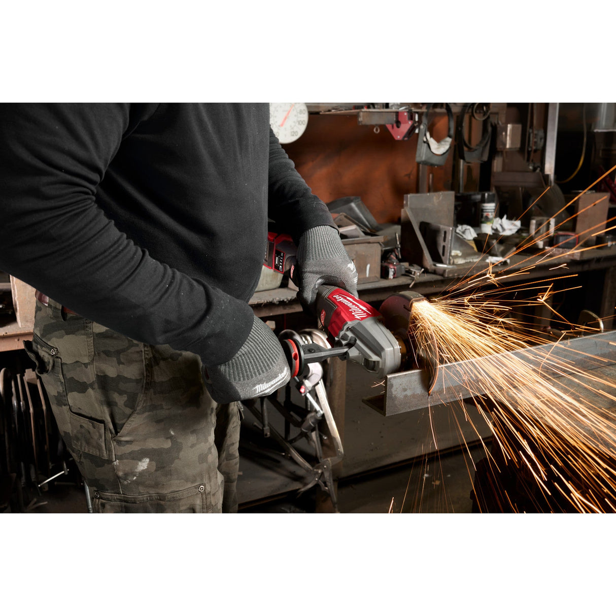 Milwaukee 3676 - 20 M18 FUEL™ 4 1/2" - 6" Dual Trigger Braking Grinder, Paddle Switch w/ ONE KEY™ - Mississauga Hardware Centre Inc