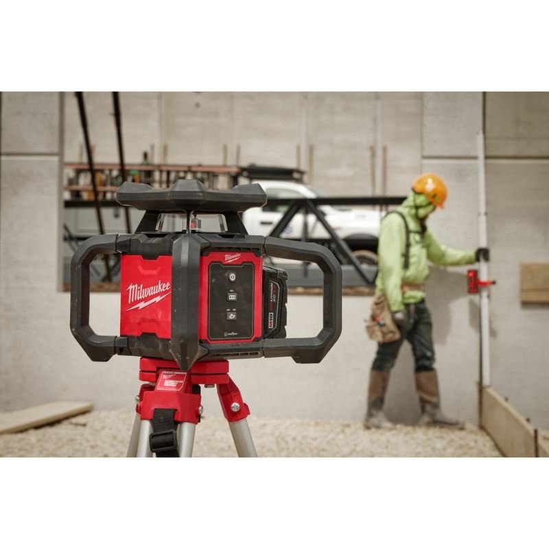 Milwaukee 3701 - 21 M18 Red Exterior Rotary Laser Level Kit w/ Receiver - Mississauga Hardware Centre Inc