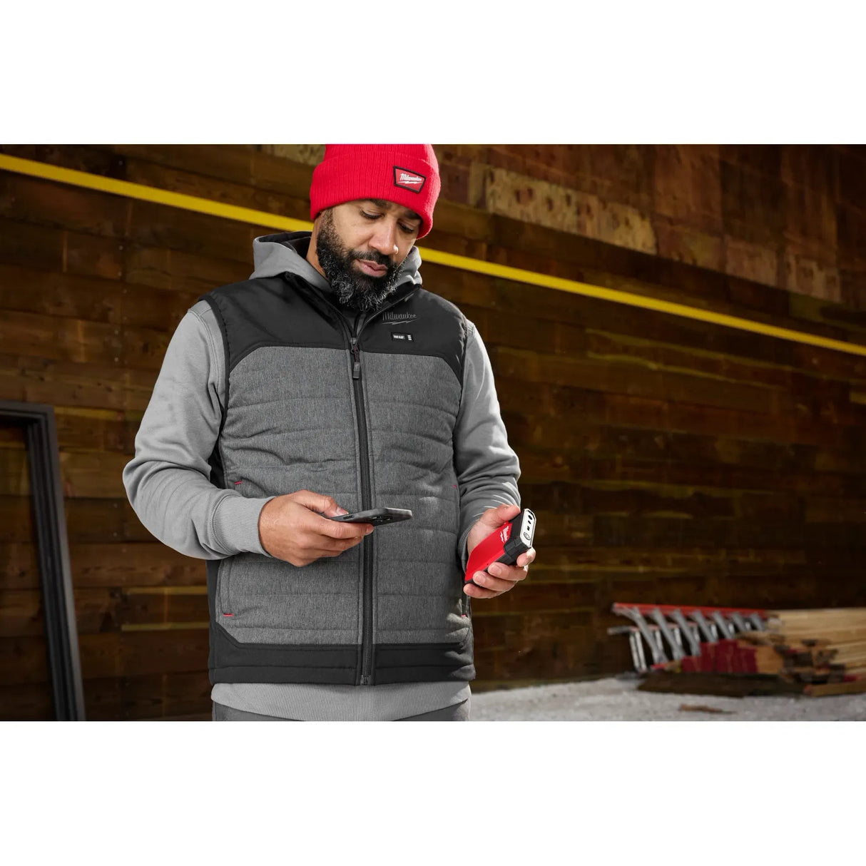 Milwaukee 48 - 11 - 2330 Heated Gear Power Source w/ App Control - Mississauga Hardware Centre Inc