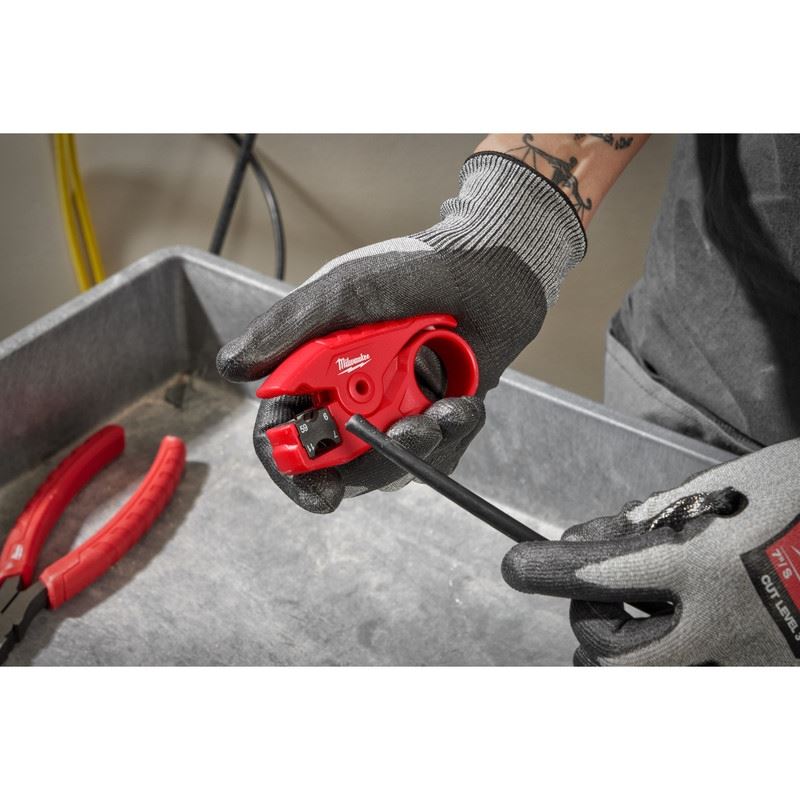 Milwaukee 48 - 22 - 3064 Coax Stripper - Mississauga Hardware Centre Inc