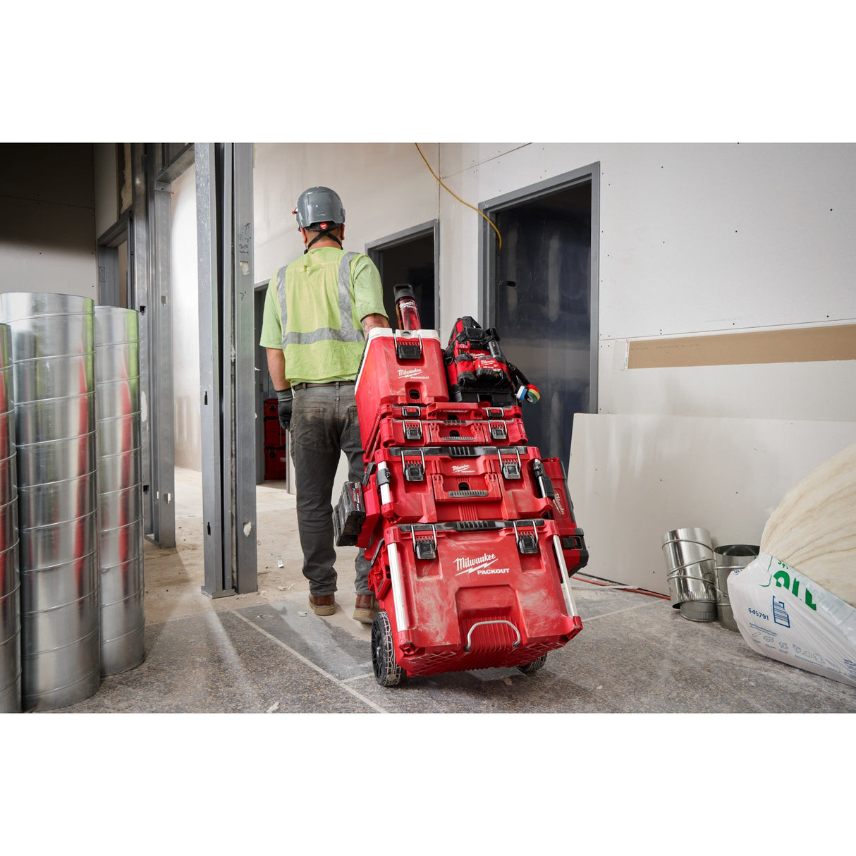 Milwaukee 48 - 22 - 8371R 25oz PACKOUT™ Bottle with Chug Lid - Red - Mississauga Hardware Centre Inc