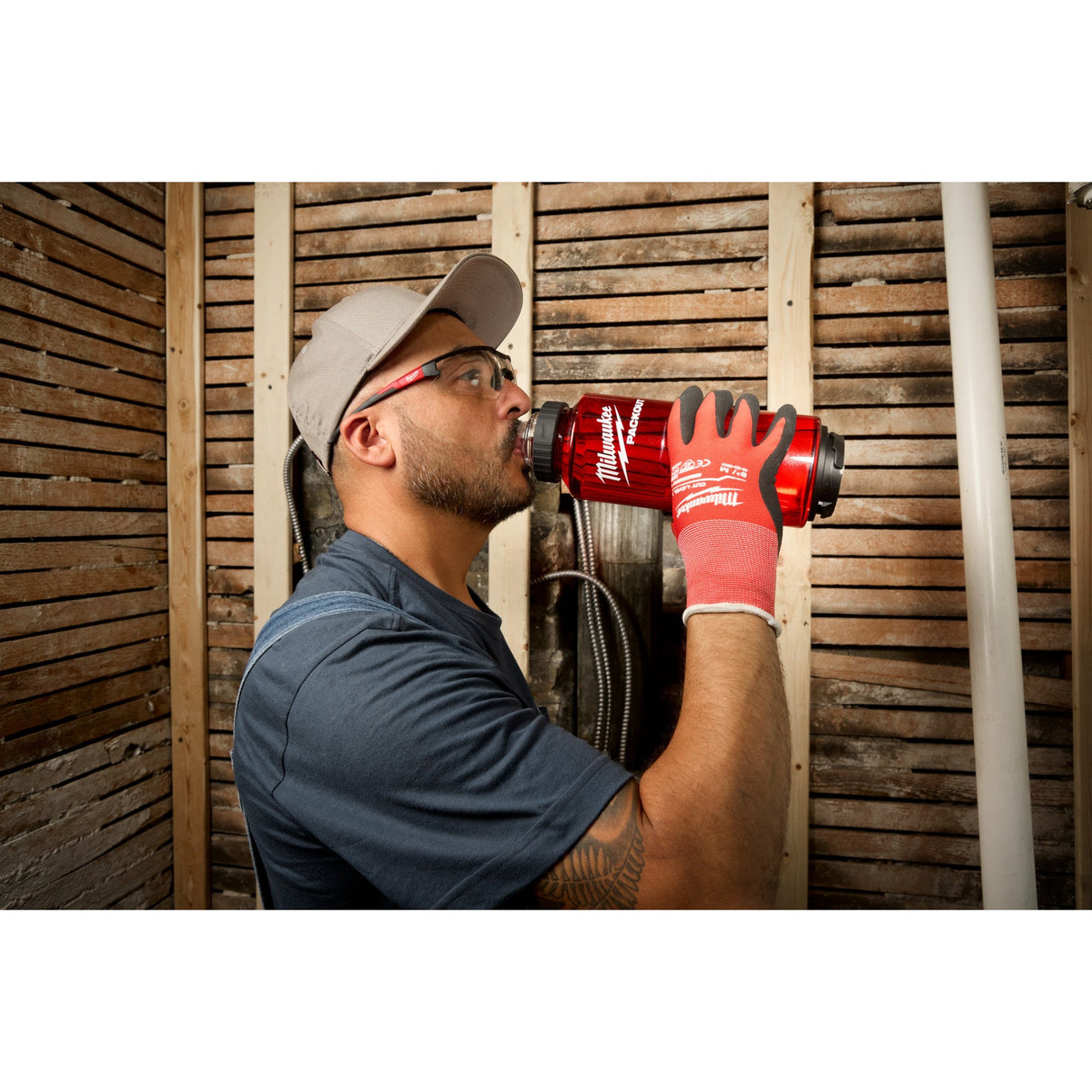 Milwaukee 48 - 22 - 8373R PACKOUT™ 48oz Bottle with Chug Lid - RED - Mississauga Hardware Centre Inc