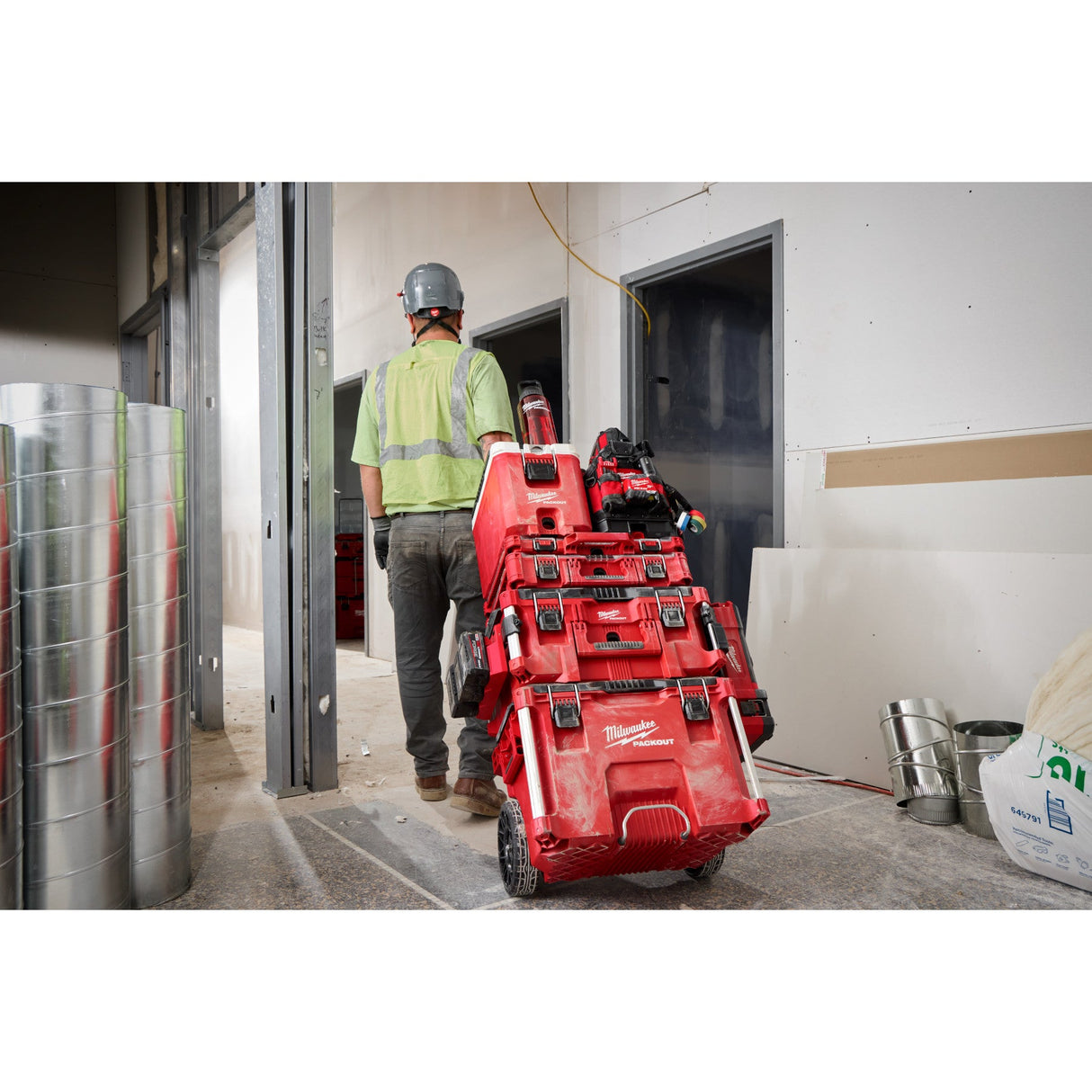 Milwaukee 48 - 22 - 8373R PACKOUT™ 48oz Bottle with Chug Lid - RED - Mississauga Hardware Centre Inc
