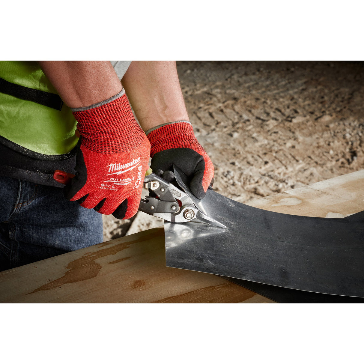 Milwaukee 48 - 22 - 8947 Cut Level 4 Nitrile Dipped Gloves (Large) - Mississauga Hardware Centre Inc