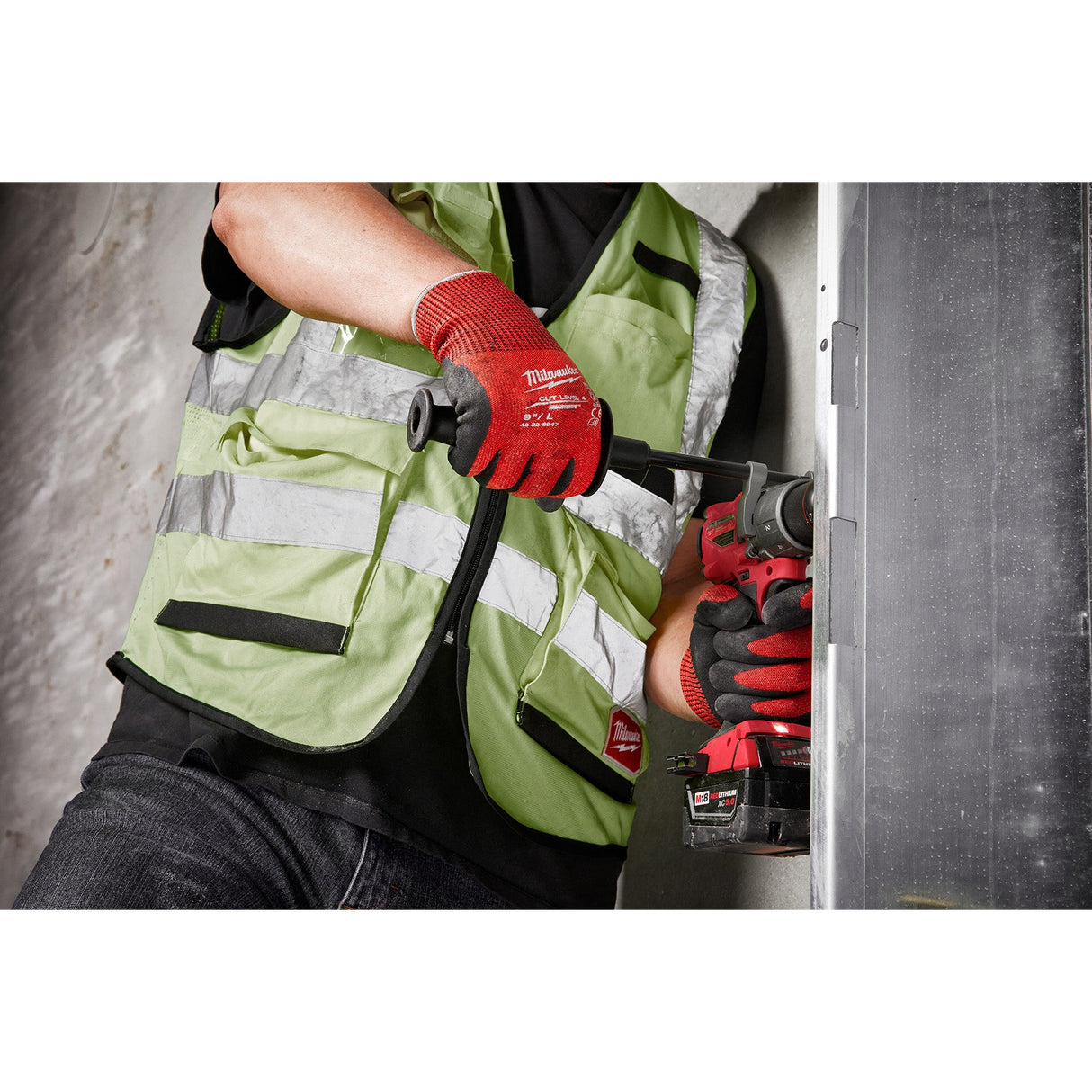 Milwaukee 48 - 22 - 8947 Cut Level 4 Nitrile Dipped Gloves (Large) - Mississauga Hardware Centre Inc