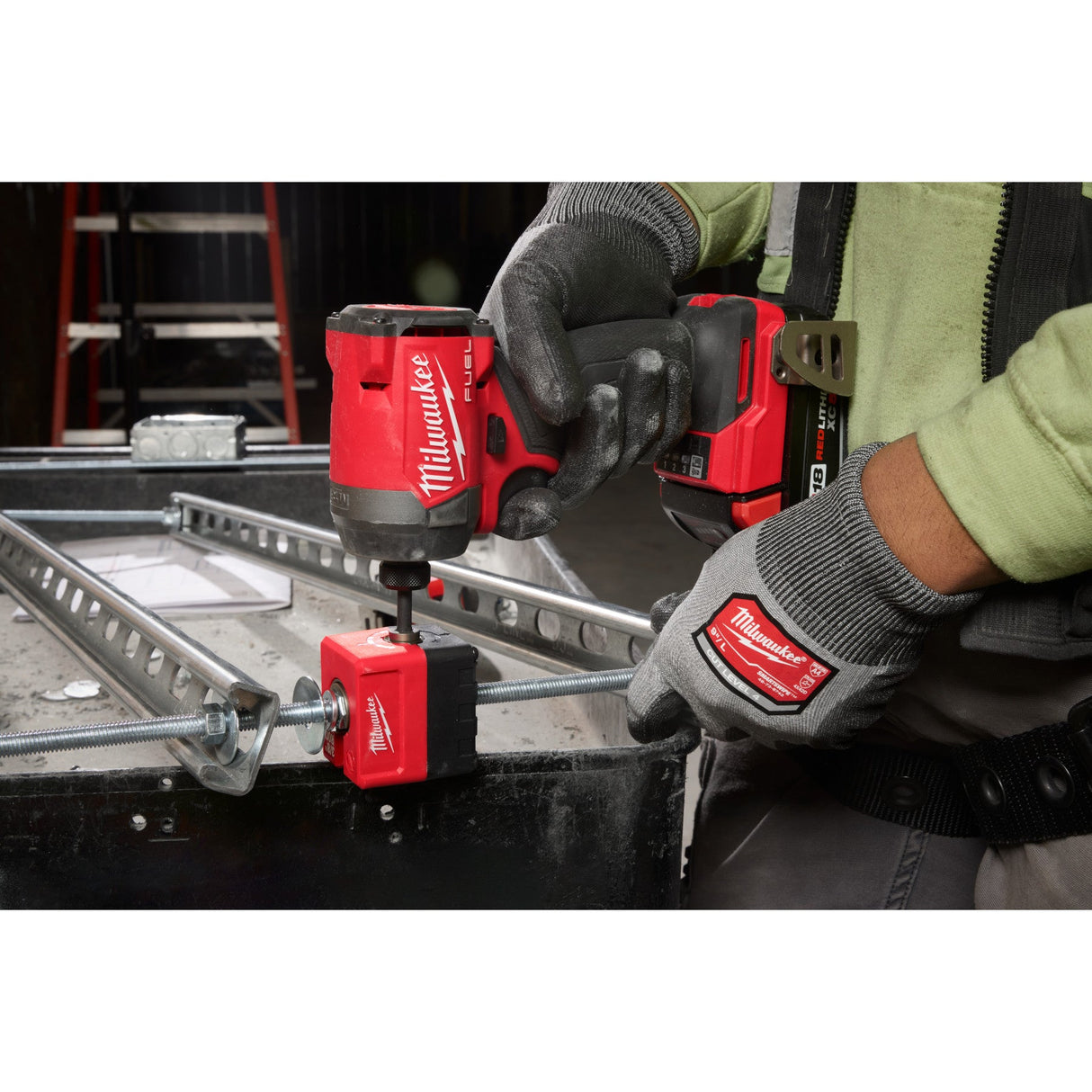 Milwaukee 48 - 32 - 2391 SHOCKWAVE™ Impact Duty 3/8" Threaded Rod Nut Runner - Mississauga Hardware Centre Inc