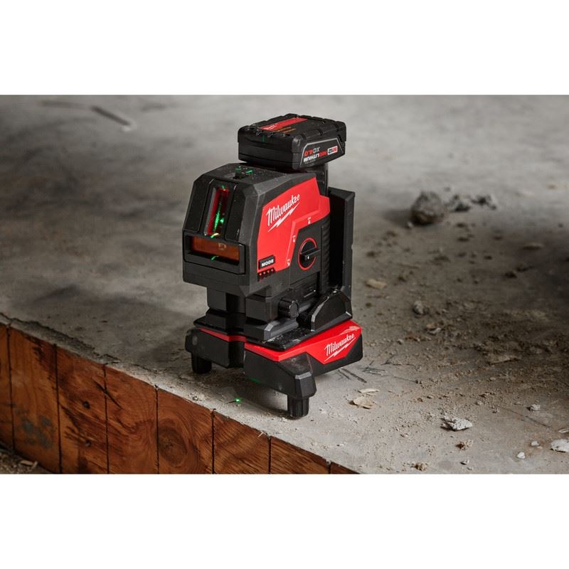 Milwaukee 48 - 35 - 1314 WIRELESS LASER ALIGNMENT BASE W/ REMOTE - Mississauga Hardware Centre Inc