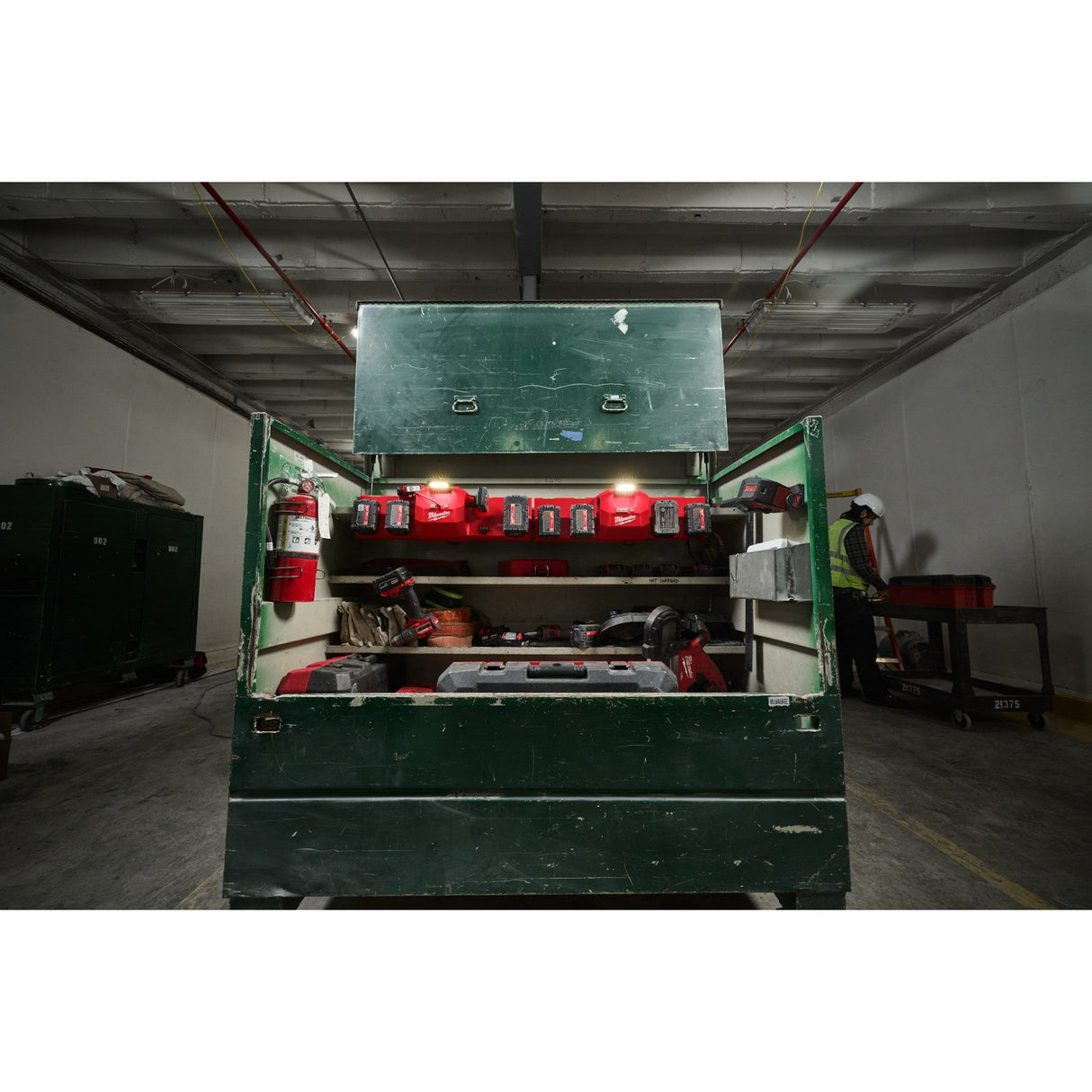 Milwaukee 48 - 59 - 1804 M18™ and M12™ Gangbox Rapid Charger - Mississauga Hardware Centre Inc