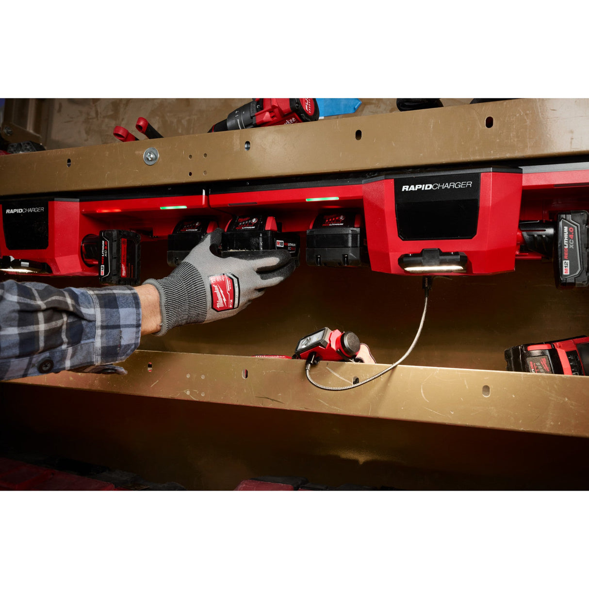 Milwaukee 48 - 59 - 1804 M18™ and M12™ Gangbox Rapid Charger - Mississauga Hardware Centre Inc