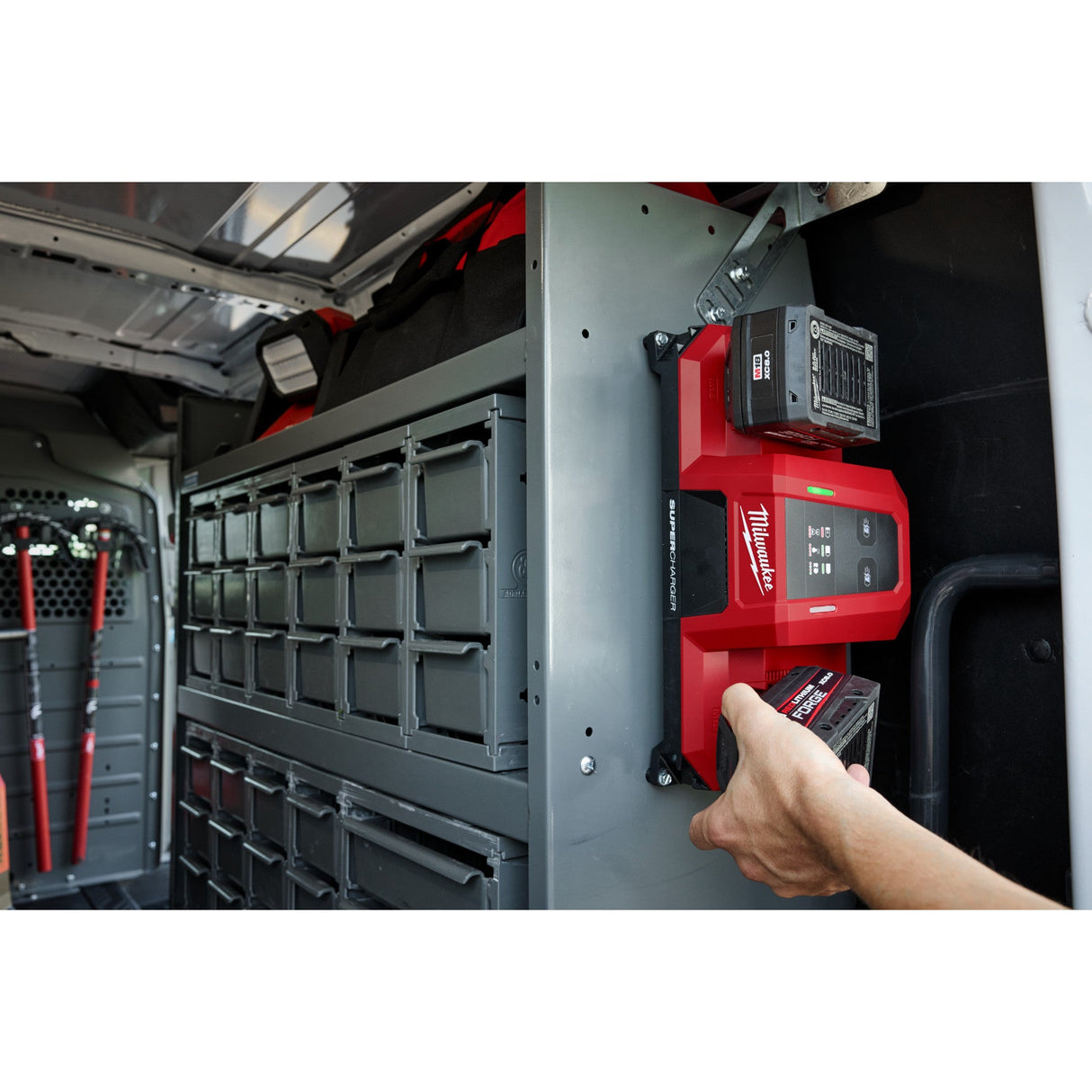 Milwaukee 48 - 59 - 1816 M18™ Dual Bay Simultaneous Super Charger w/ 4 Point Mounting - Mississauga Hardware Centre Inc