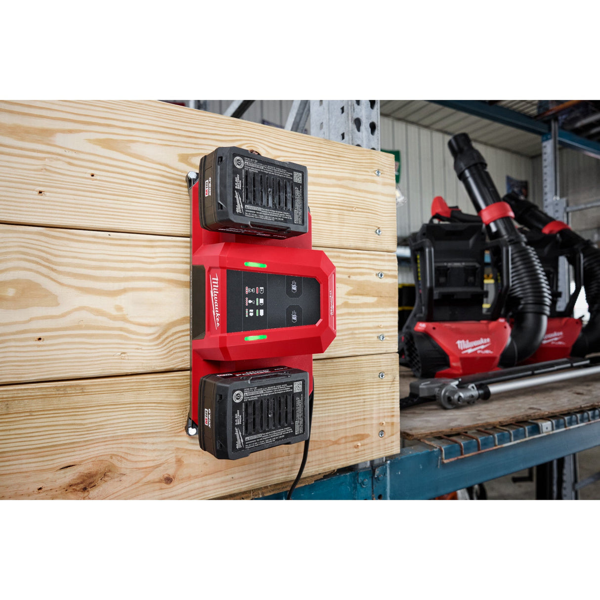 Milwaukee 48 - 59 - 1816 M18™ Dual Bay Simultaneous Super Charger w/ 4 Point Mounting - Mississauga Hardware Centre Inc