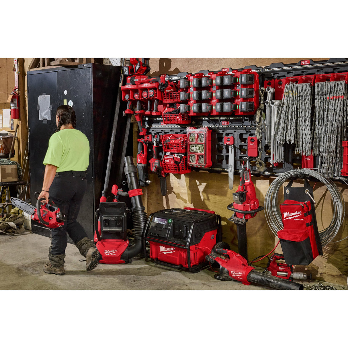 Milwaukee 48 - 59 - 1817 M18™ Six Bay Daisy Chain Rapid Charger - Mississauga Hardware Centre Inc