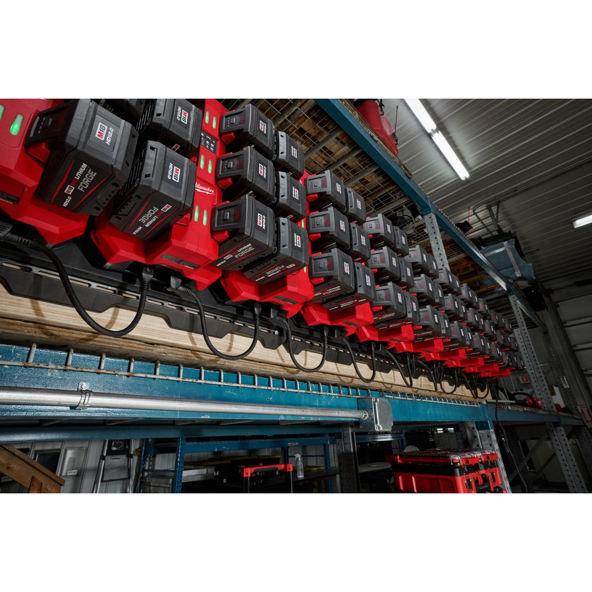 Milwaukee 48 - 59 - 1817 M18™ Six Bay Daisy Chain Rapid Charger - Mississauga Hardware Centre Inc