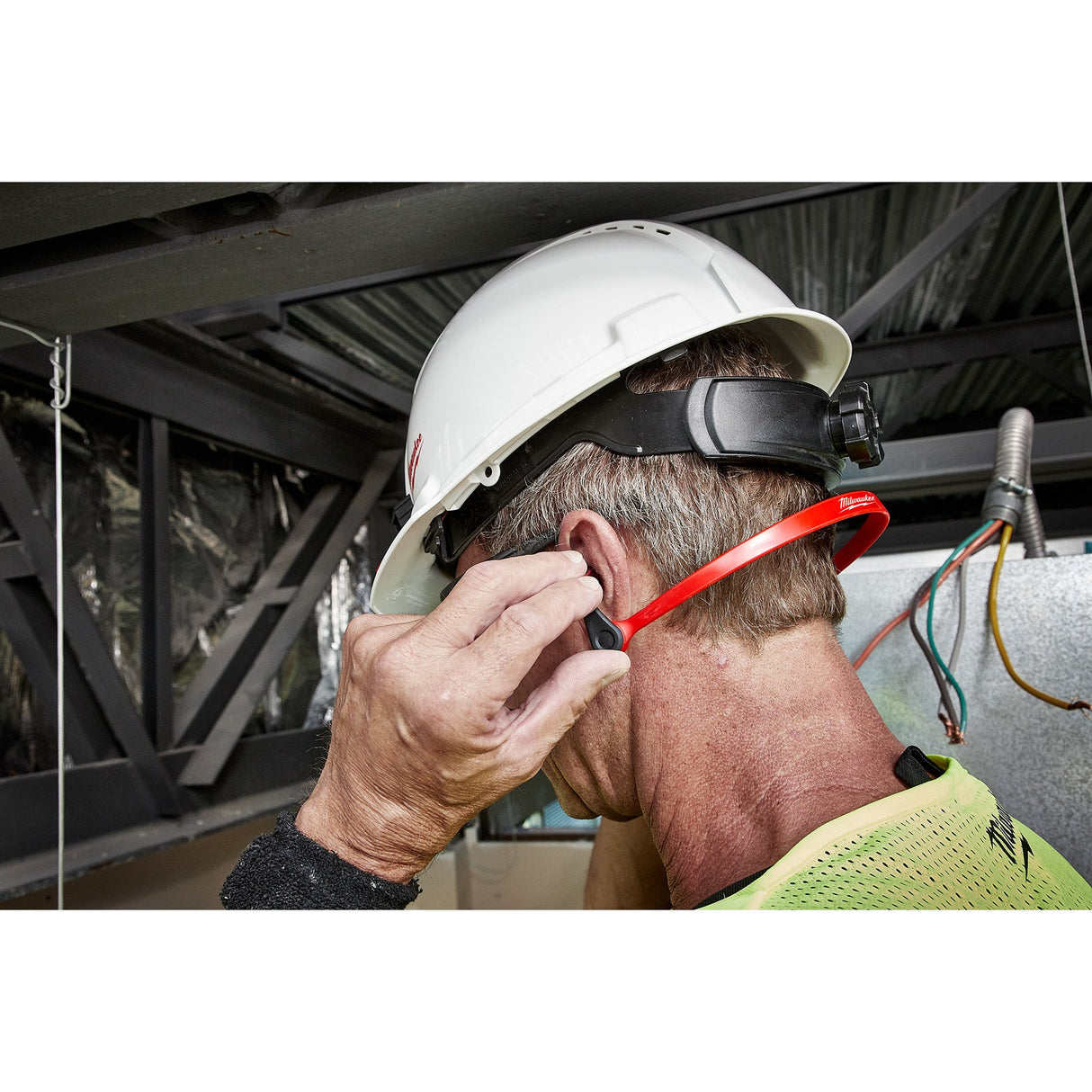 Milwaukee 48 - 73 - 3201 Banded Ear Plugs - Mississauga Hardware Centre Inc