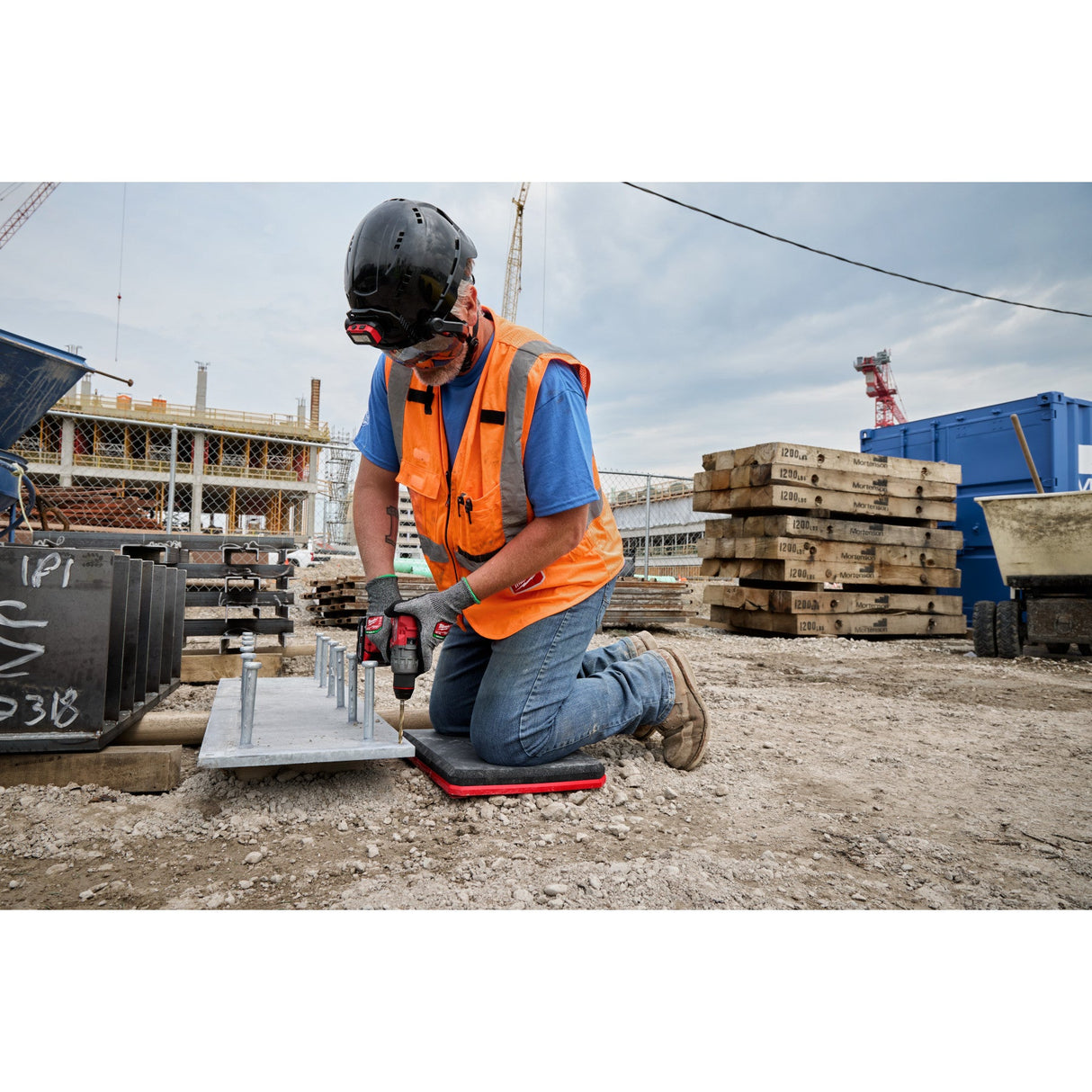 Milwaukee 48 - 73 - 6110 PACKOUT™ Kneeling Pad - Mississauga Hardware Centre Inc