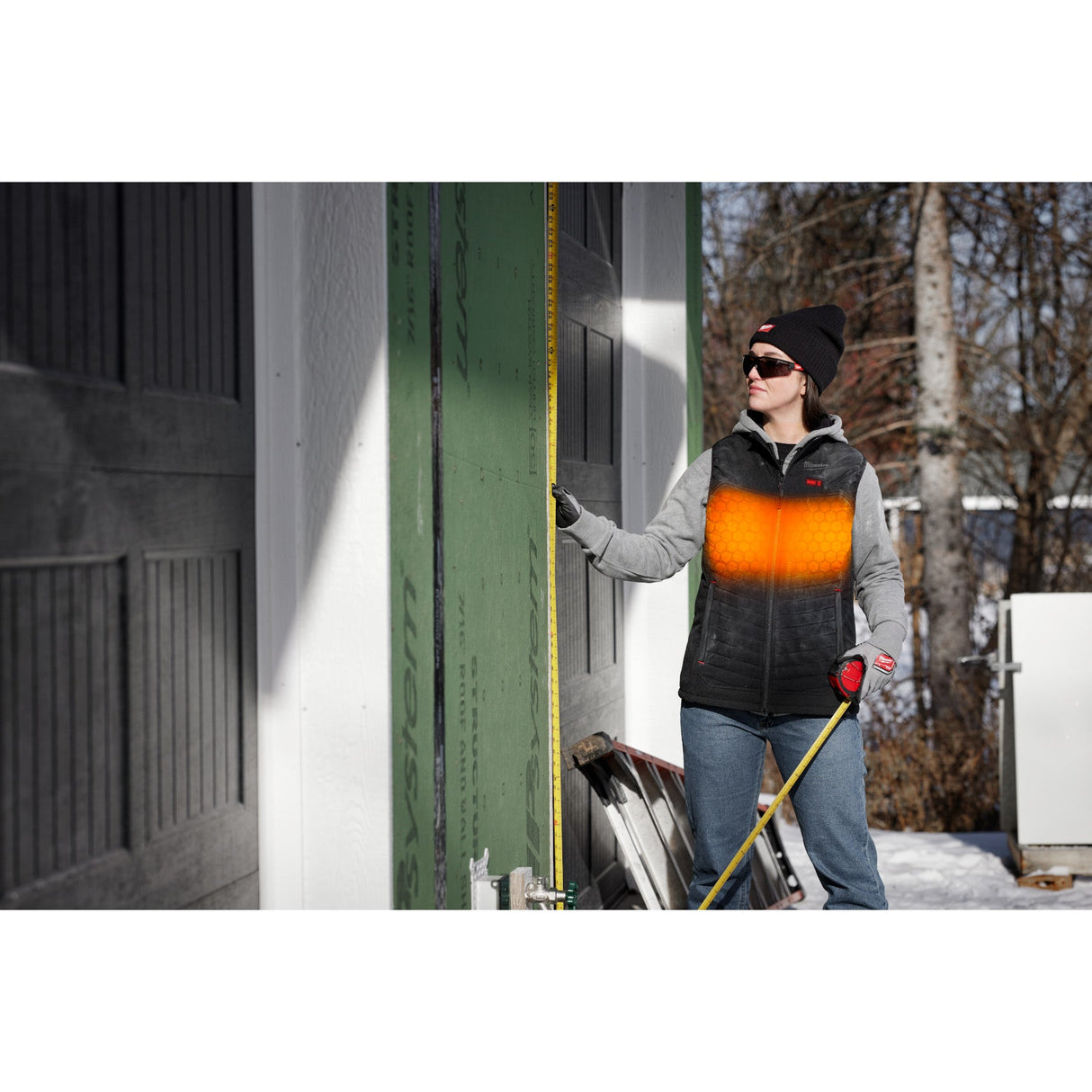 Milwaukee F300B - 21 M12™ Women's Heated AXIS™ Vest - Mississauga Hardware Centre Inc