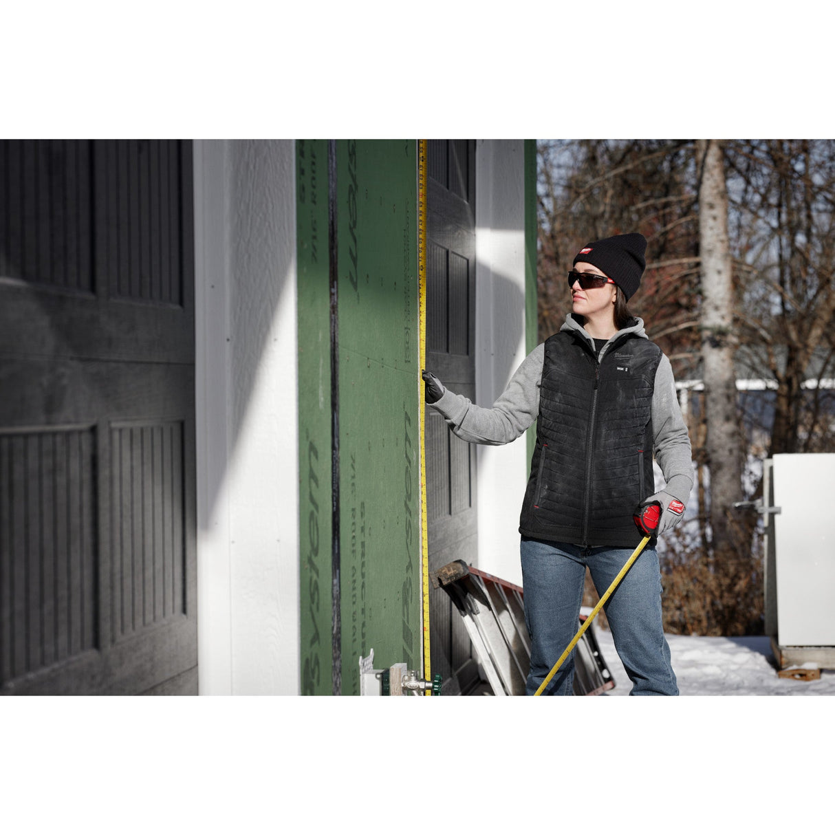 Milwaukee F300B - 21 M12™ Women's Heated AXIS™ Vest - Mississauga Hardware Centre Inc