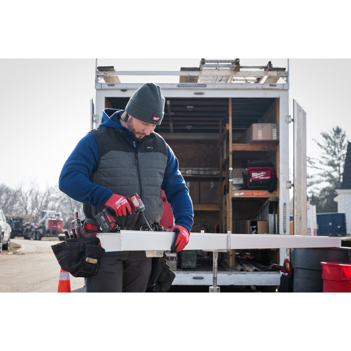 Milwaukee M300 - 21 M12™ Heated AXIS™ Vest - Mississauga Hardware Centre Inc