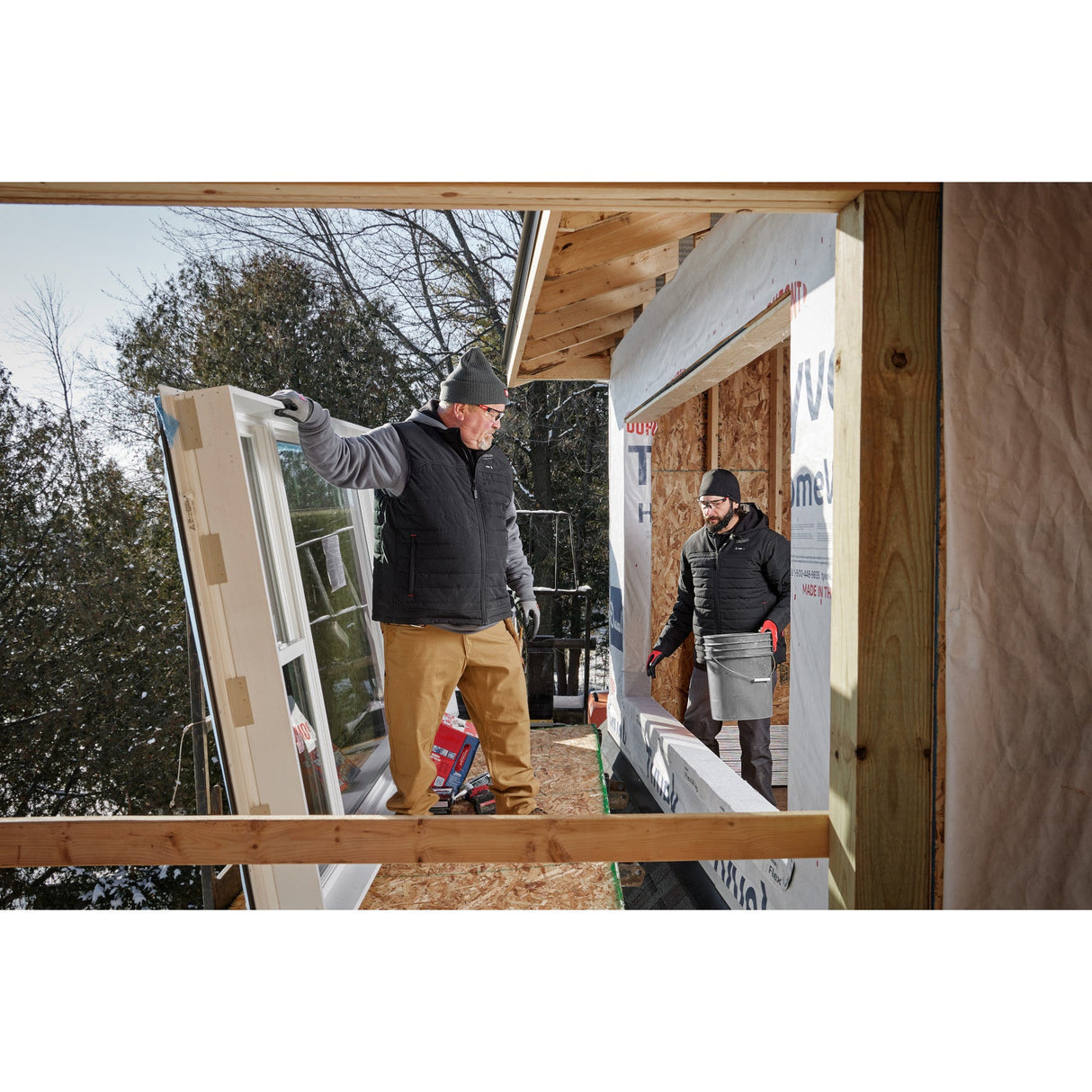 Milwaukee M300 - 21 M12™ Heated AXIS™ Vest - Mississauga Hardware Centre Inc