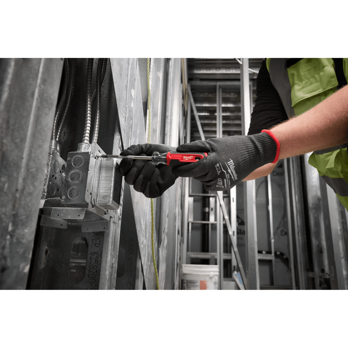 Milwaukee MT205 2 Phillips 6" Cushion Grip Demolition Screwdriver - Mississauga Hardware Centre Inc