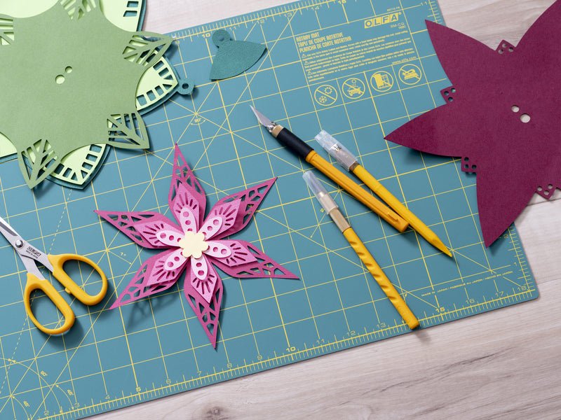 OLFA 1124195 AK - 1/5B Graphic Art Knife with 5 Replacement Blades - Mississauga Hardware Centre Inc