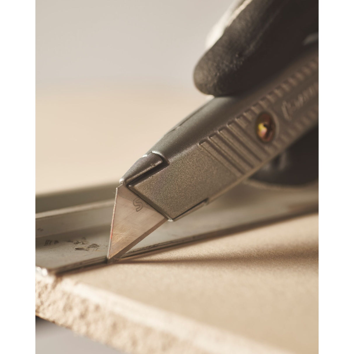 STANLEY 10 - 099 6 in Classic 99® Retractable Utility Knife - Mississauga Hardware Centre Inc