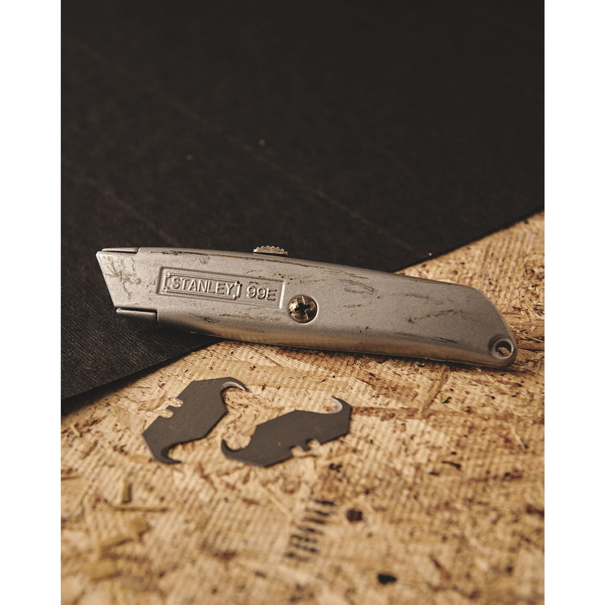 STANLEY 10 - 099 6 in Classic 99® Retractable Utility Knife - Mississauga Hardware Centre Inc