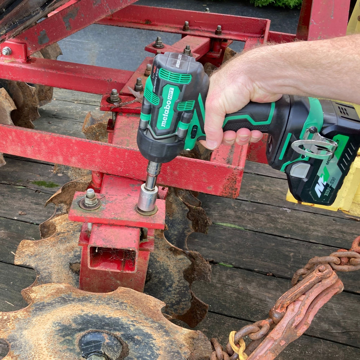 metabo HPT WR36DEM 36V MultiVolt™ 1/2 Inch Mid-Torque Impact Wrench Kit