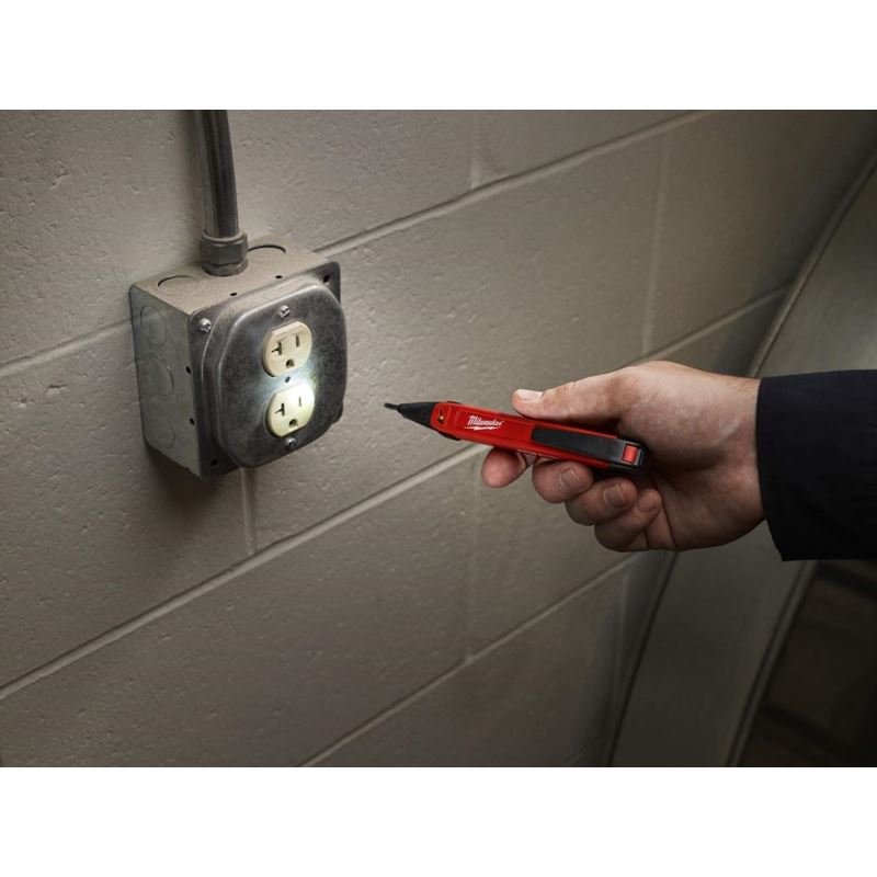 2202 - 20 50 - 1000 VAC Non - Contact Voltage Detector withWork Light - Mississauga Hardware Centre IncMilwaukee2202-20
