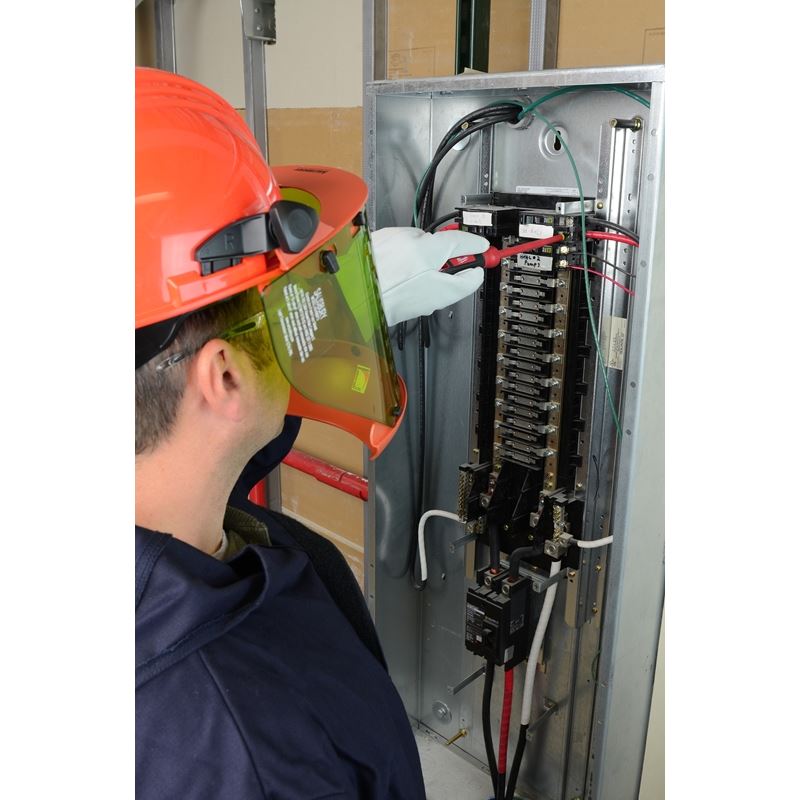 48 - 22 - 2253 3 Square 6 in. 1000V Insulated Screwdriver - Mississauga Hardware Centre Inc