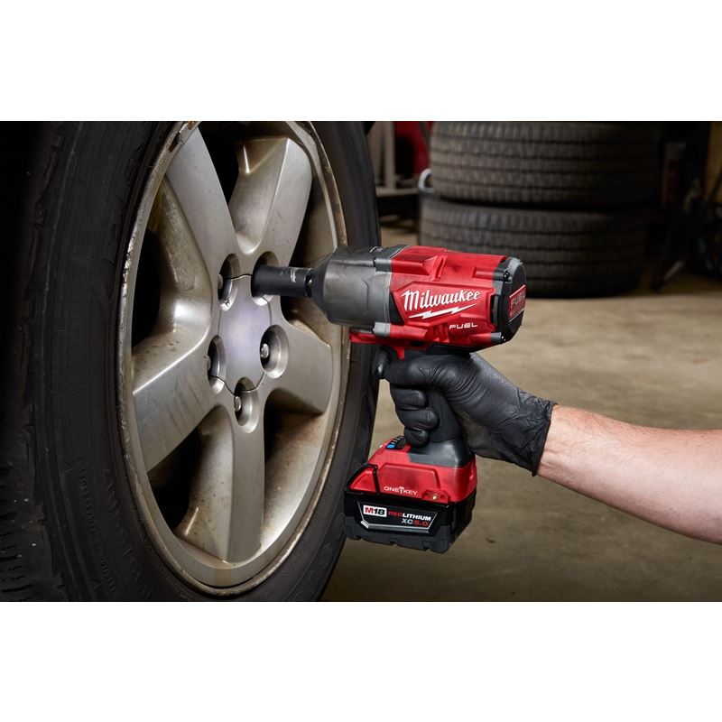 Milwaukee M18 FUEL w/ ONE-KEY High Torque Impact Wrench 1/2" Friction Ring Kit