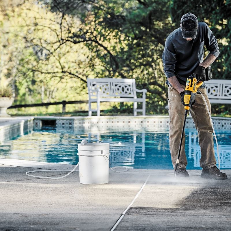 DEWALT DCPW550P1 20V MAX 550 PSI CORDLESS POWER CLEANER KIT