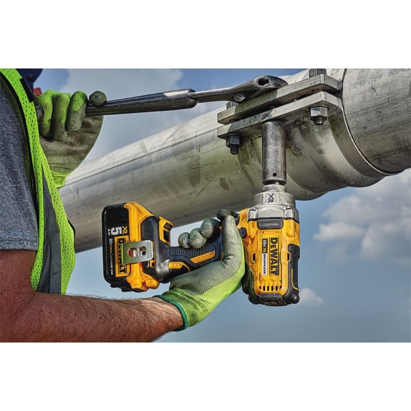 DEWALT DCF894HP2 20V MAX* 1/2 in. Mid-Range Cordless Impact Wrench with Hog Ring Anvil Kit