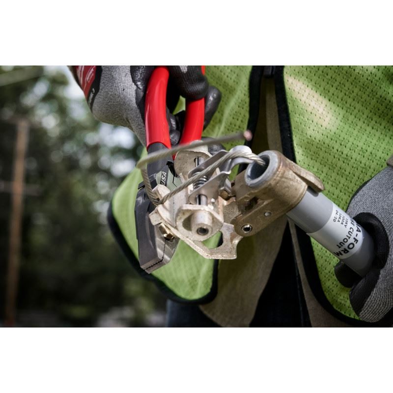Milwaukee MT500T 9in Linemans Dipped Grip Pliers w/ Thread Cleaner (USA)