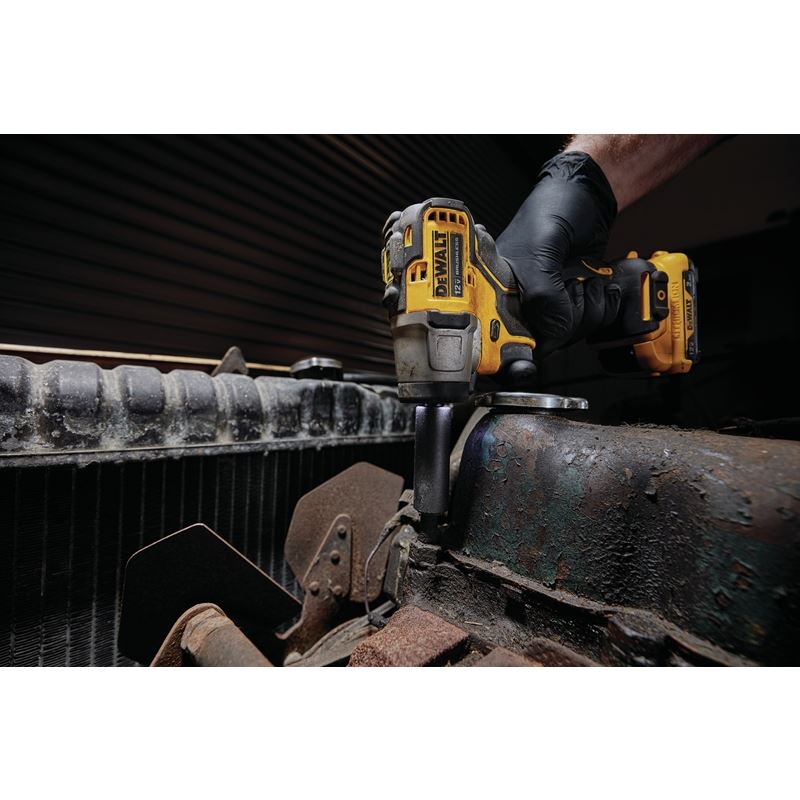 DEWALT DCF902F2 XTREME 12V MAX* Brushless 3/8 in. Cordless Impact Wrench Kit