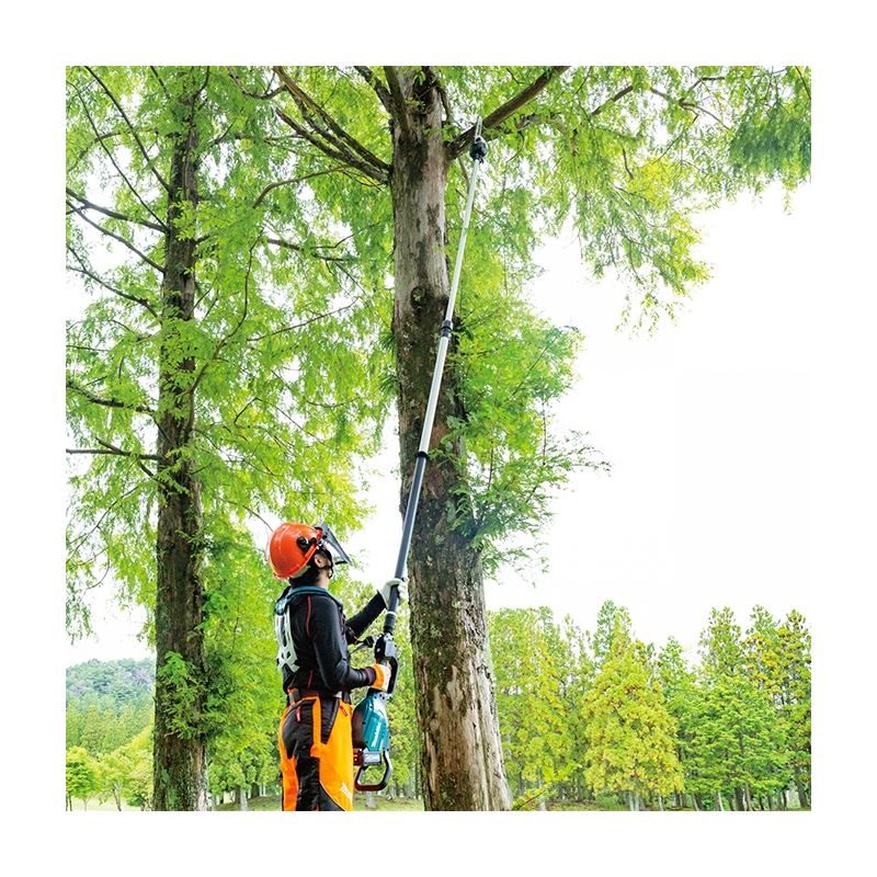 Makita UA002GM101 40V max XGT Li-Ion 10in Telescopic Pole Chain Saw