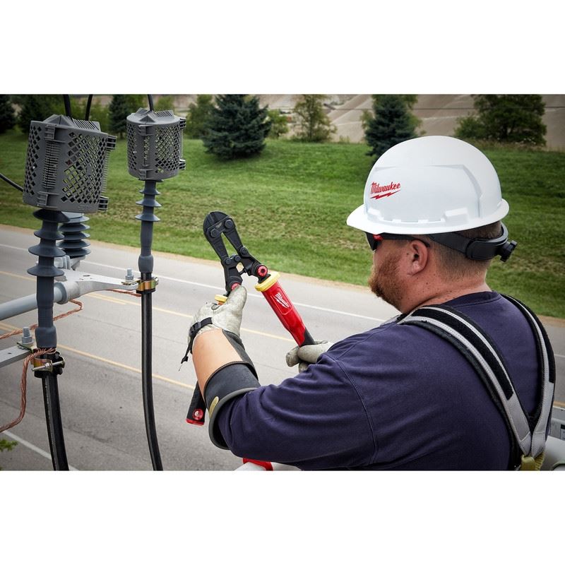 Milwaukee 48-22-4218 Fiberglass Bolt Cutter with PIVOTMOVE Rotating Handles