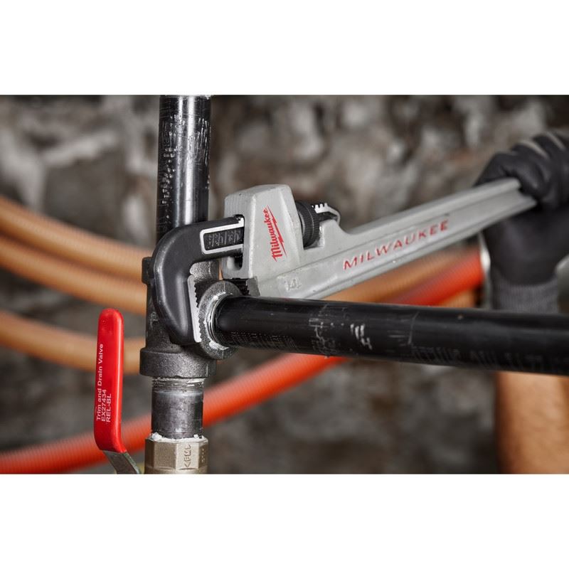 Milwaukee 48-22-7215 14L Aluminum Pipe Wrench with POWERLENGTH Handle