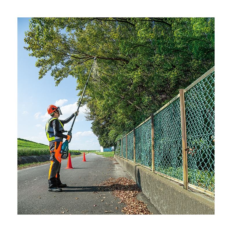 Makita UA002GM101 40V max XGT Li-Ion 10in Telescopic Pole Chain Saw