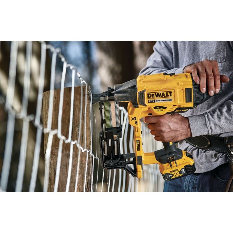 DEWALT DCFS950P2 20V MAX XR 9 GA Cordless Fencing Stapler Kit - Mississauga Hardware Centre IncDEWALTDCFS950P2