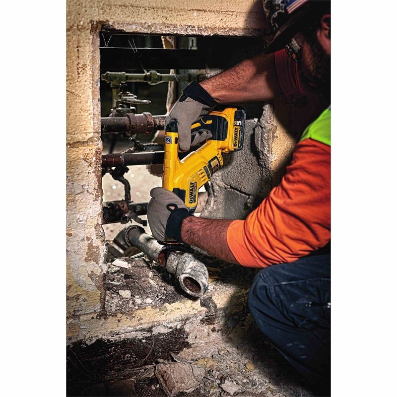 DEWALT DCS367P1 20V MAX* XR Brushless Compact Reciprocating Saw Kit (5.0 Ah) - Mississauga Hardware Centre IncDEWALTDCS367P1