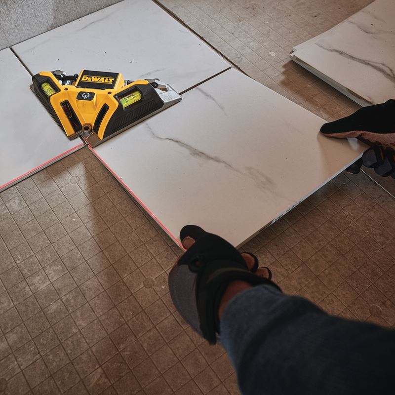 DEWALT DW0802 33 ft. Laser Square - Mississauga Hardware Centre IncDEWALTDW0802