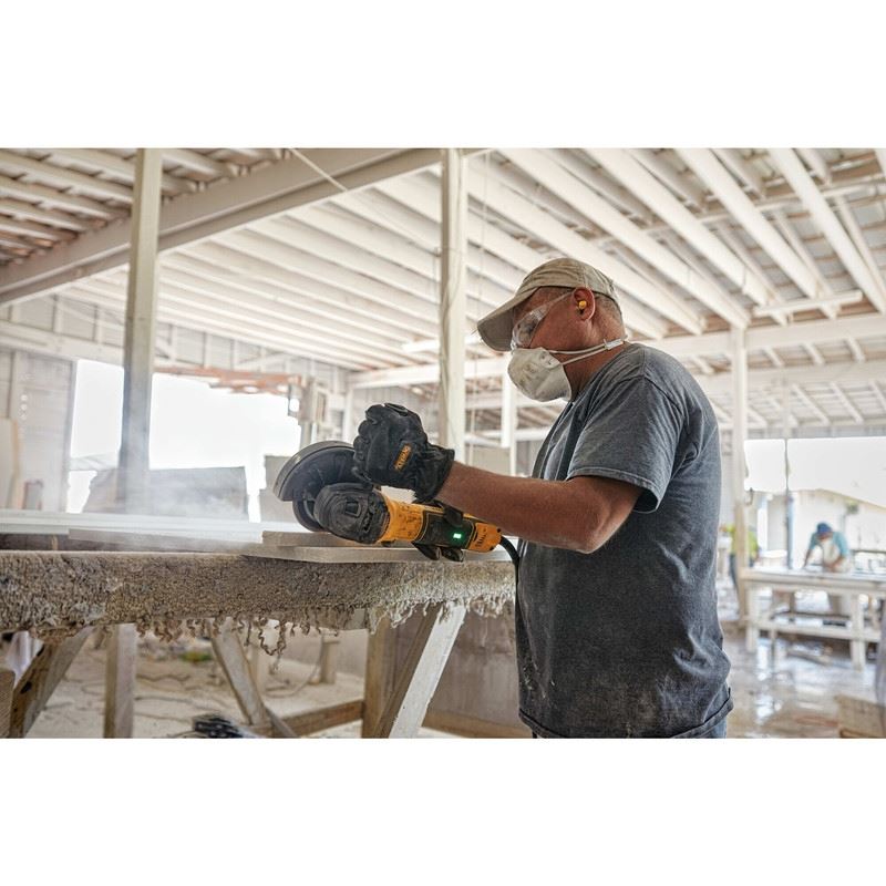 DEWALT DWE43231VS 5 in. Brushless Slide Switch VS Small Angle Grinder with KICKBACK BREAK and Pipeline Cover - Mississauga Hardware Centre IncDEWALTDWE43231VS