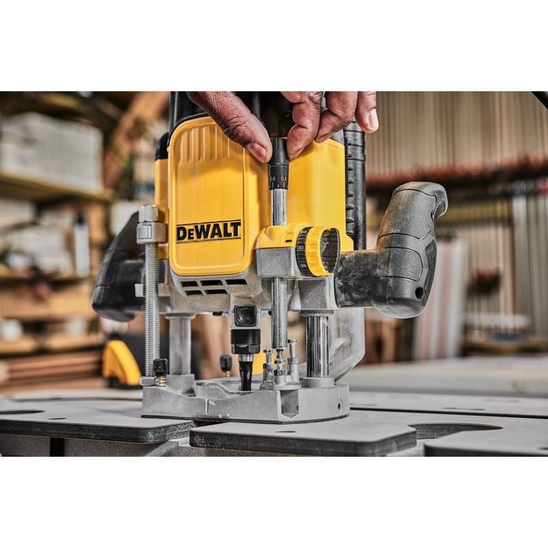 DEWALT DWE625 3 Peak HP Electronic Variable Speed Plunge Router - Mississauga Hardware Centre IncDEWALTDWE625
